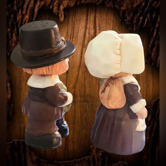 VINTAGE HALLMARK CARDS INC. PILGRIM SALT AND PEPPER SHAKER SET THANKSGIVING 1981 - Picture 6 of 9